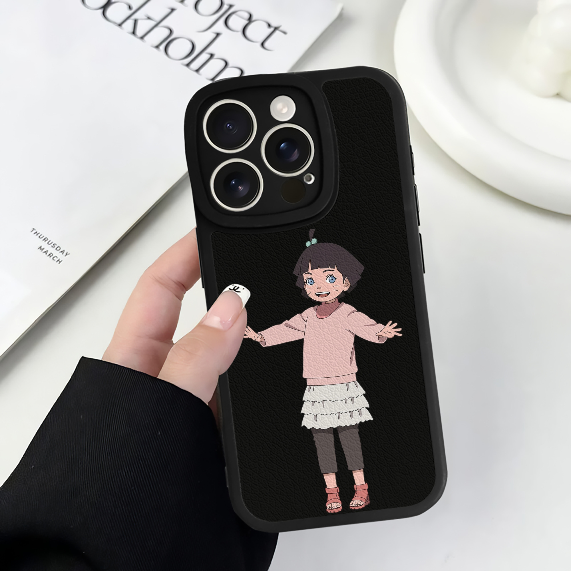 （画像用） NARUTO -ナルト- うずまき ヒマワリ Uzumaki Himawari 【iPhone 16シリーズ対応】シリコンスマホケース（レザー調） 材質：シリコン